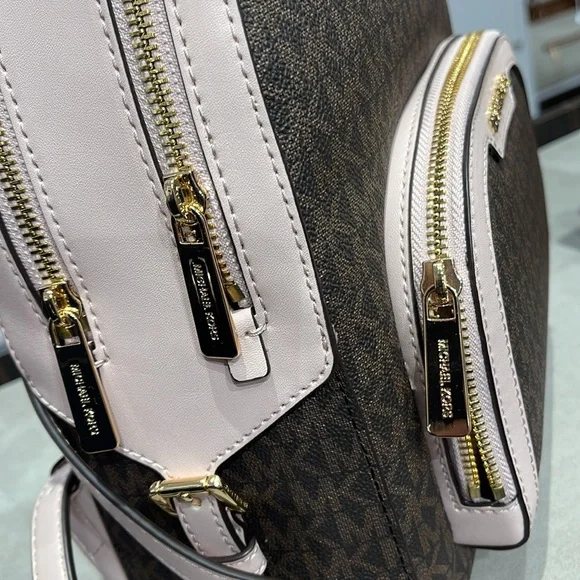 Michael Kors Backpack Bag Jaycee Md Backpack Powder Blush 35S2G8TB2B
Brown - Picture 6 of 16